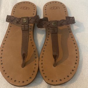 Uggs flip flop sandals, brown leather, Girls Size 5–Excellent Used Condition